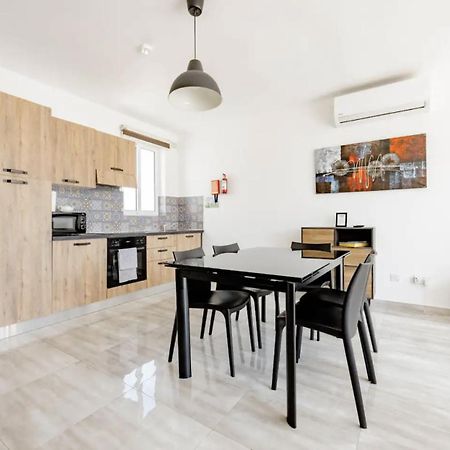 מסידה F12 Room 1, Private Room Two Single Beds Shared Bathroom In Shared Flat מראה חיצוני תמונה