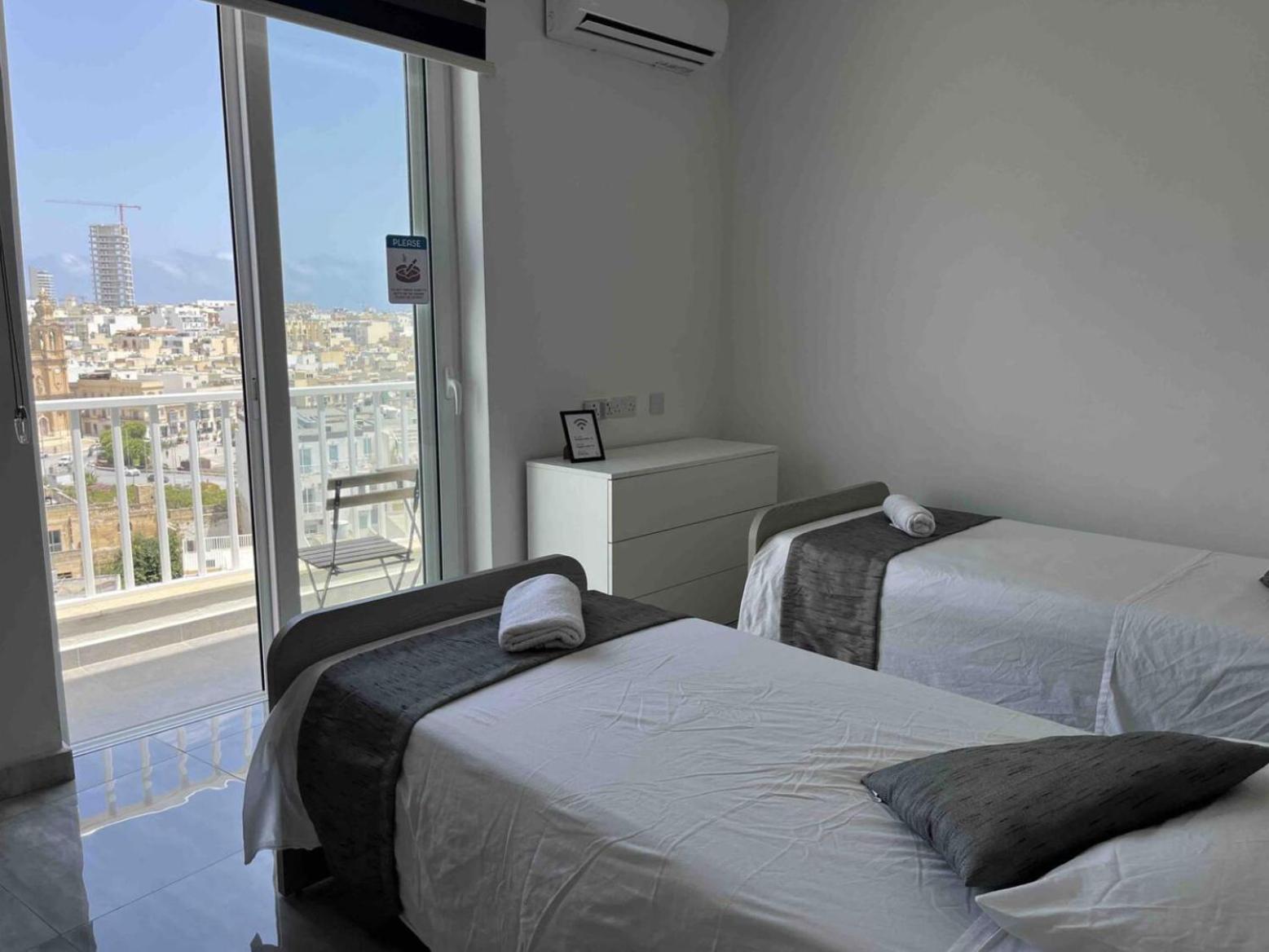 מסידה F12 Room 1, Private Room Two Single Beds Shared Bathroom In Shared Flat מראה חיצוני תמונה
